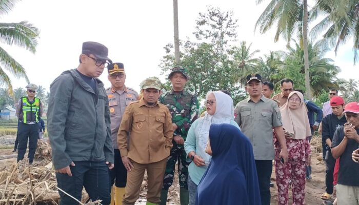Wamendagri Tegaskan Seluruh Warga Terdampak Bencana Harus Terima Bantuan yang Dibutuhkan