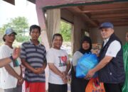 Sehari, Irwan Zuldani Salurkan Sembako ke 14 Titik Terdampak di Padang