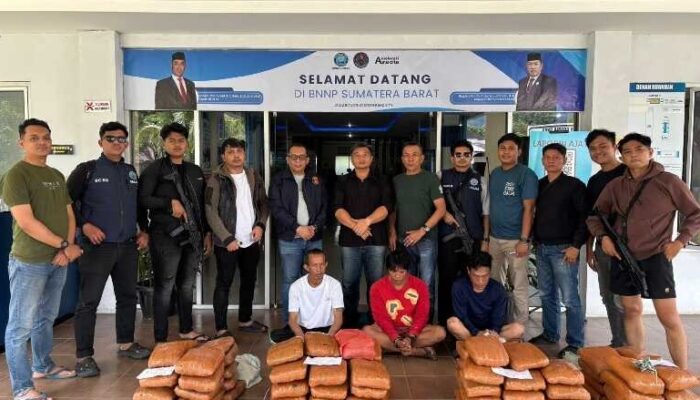 100 Paket Besar Narkotika Jenis Ganja Diamankan BNNP Sumbar