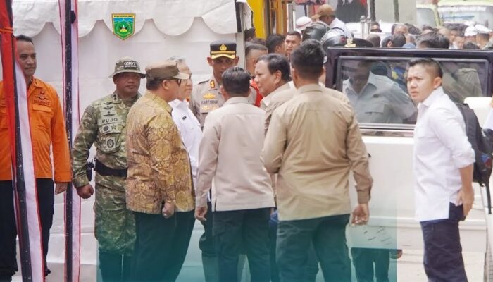 Presiden Prabowo Tinjau Perbaikan Jalan Nasional Lembah Anai, Wako-Wawako Padang Panjang Mendampingi