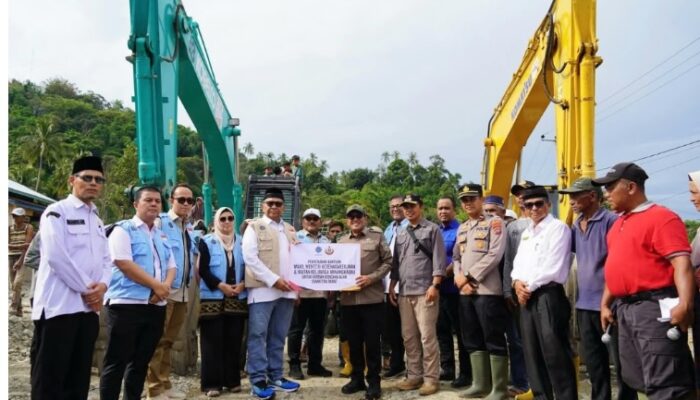 Percepat Recovery, Wamenaker Kerahkan Dua Unit Alat Berat