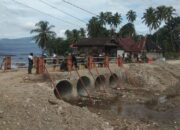 Sempat Terputus, Pembangunan Jembatan Darurat Jenis Armco Terus Dikebut