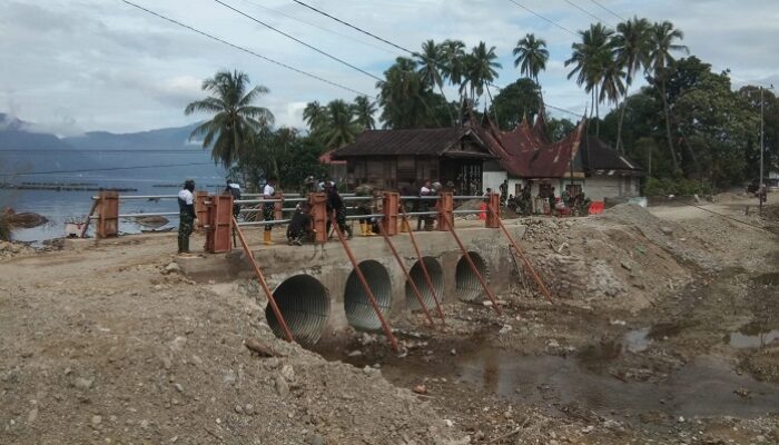 Sempat Terputus, Pembangunan Jembatan Darurat Jenis Armco Terus Dikebut