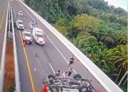 Minibus Pajero Sport Terbalik di Tol Padang-Sicincin, Pengemudi Mengalami Luka-Luka