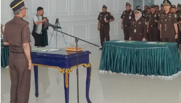 Segarkan Struktur, Dua Pejabat Eselon III Kejati Sumbar Dilantik