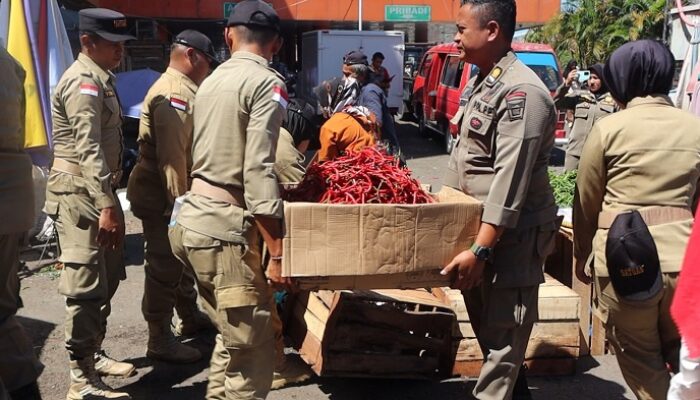 Manfaatkan Trotoar dan Badan Jalan, PKL Ditertibkan Satpol PP