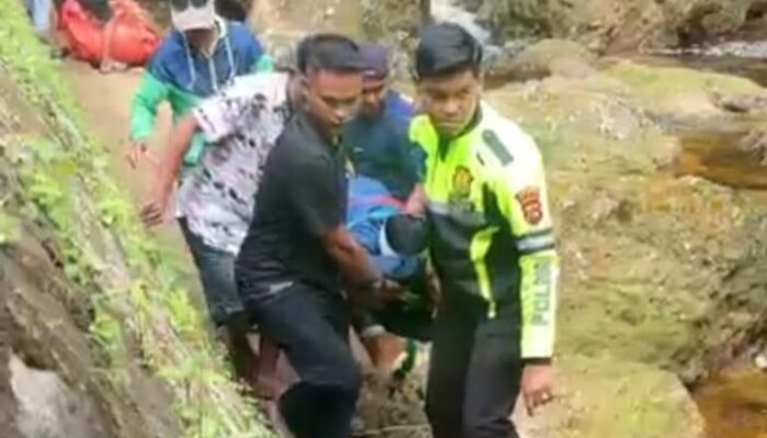 Terjun ke Bawah Jembatan Kelok Sembilan, Pengendara Motor Patah Tulang