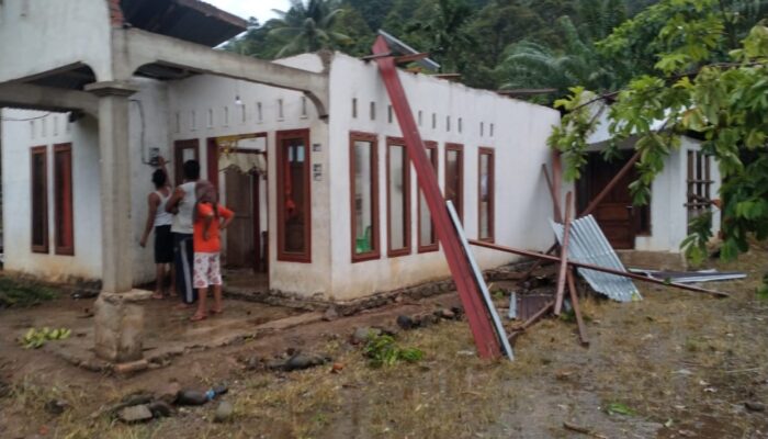 Empat Rumah Warga Rusak Akibat Diterjang Angin Puting Beliung