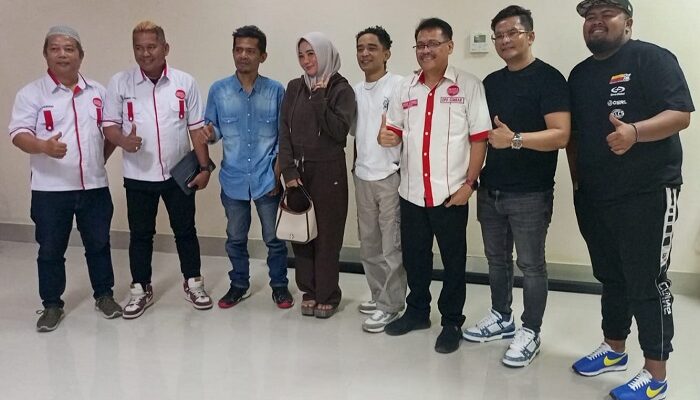 Tiga Artis Minang Resmi tak Dapat Izin Bawakan Lagu-Lagu Rozac Tanjung