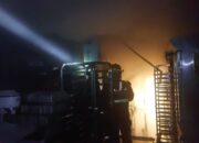 Ruko Indonesian Bakery di Jalan Thamrin Padang Hangus Terbakar