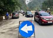 Perbaikan Jalan, Arus Lalin Depan Pos Lantas Kawasan Lembah Anai Dialihkan