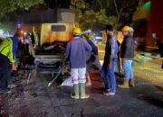 Mobil Box dan Truk Mengalami Kecelakaan di Sitinjaulauik