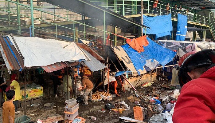 Kawasan Pasar Raya Terbakar, Kerugian Capai Rp 50 Juta