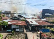 Rumah Makan Ampera dan Tiga Hunian Terbakar