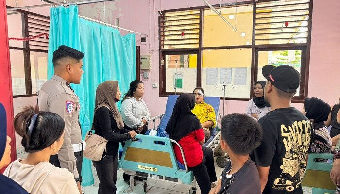 Tabrakan L300 dan Truk Tronton, Tiga Orang Mengalami Luka-luka