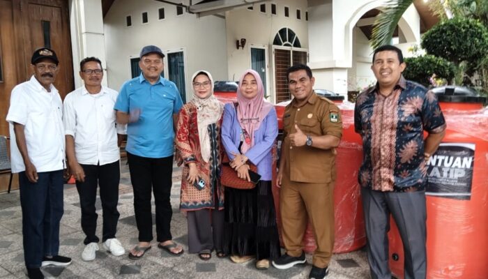 Tunjukan Kepedulian, IKATIP Serahkan Bantuan Tedmond Air Bersih di Kuranji