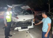 Toyota Hiace Hantam Truk Hino, Lima Orang Luka-luka