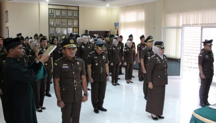Tekankan Integritas dan Soliditas Tim, Tiga Pejabat Eselon IV Kejari Pasaman Dilantik