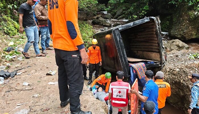 Grand Max Masuk Jurang di Kelok Sembilan Limapuluh Kota, 7 Orang Terluka