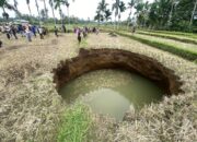 Fenomena Sinkhole Muncul, Warga Diimbau Jauhi Lokasi