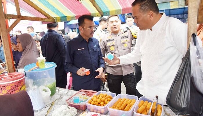 60 Sample Makanan dari Pasar Pabukoan Diambil BBPOM untuk Diuji Lab