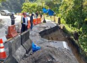 Jalan Lembah Anai KM 66.700 Terban, Cuma Bisa Dilalui Satu Jalur