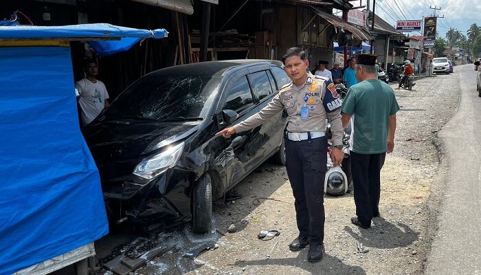 Mobil Sigra Hantam Dua Motor, Satu Pengendara Tewas