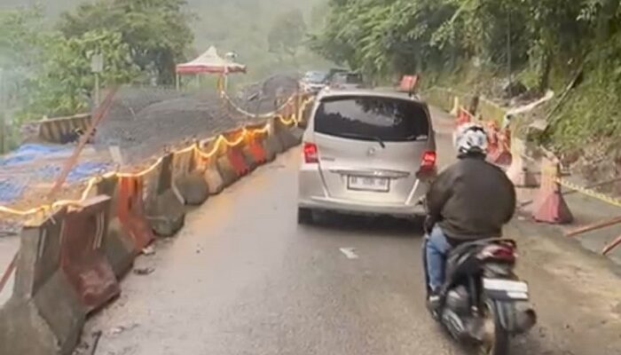 Buka Tutup Jalan, Pengendara Diimbau Hati-hati saat Lewati KM 66.700 Lembahanai