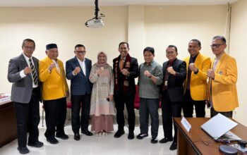 Bukukan Prediket Cumlaude, Septri Resmi Sandang Gelar Doktor