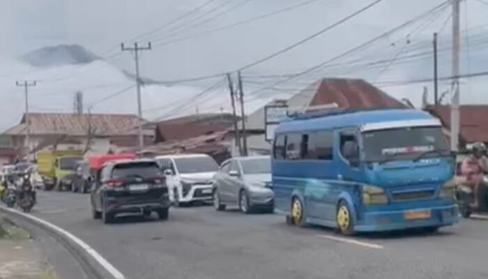 Dua Mobil Rusak, Jalan Raya Padangpanjang-Bukittinggi Alami Perlambatan