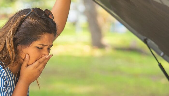 Bau Tak Sedap dari Ruang Mesin Mobil? Kenali Penyebab dan Cara Mengatasinya