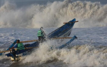 Peringatan Dini Cuaca Sumbar 15–18 Februari 2026: Hujan Petir, Gelombang 2,5 Meter, dan Angin Kencang Mengintai