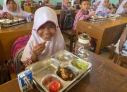 Selama Ramadhan, Program MBG Tetap Dibagikan di Sekolah