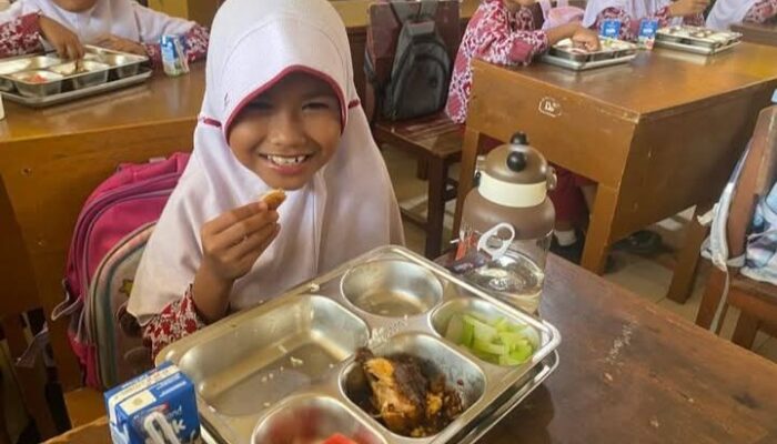 Selama Ramadhan, Program MBG Tetap Dibagikan di Sekolah