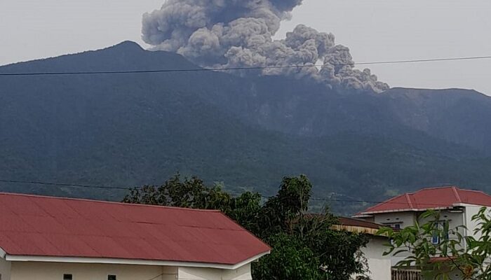 Gunung Marapi Erupsi Sore Ini, Tinggi Kolom Abu Capai 1.500 Meter