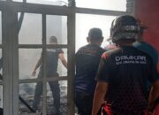 Dua Bangunan Hangus Terbakar di Sungai Beringin
