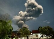Gunung Marapi Kembali Erupsi, Warga Dilarang Masuk Radius 3 Km